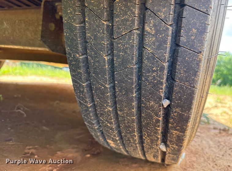 image for item EJ4646 2008 Blue Ribbon SS 406 horse trailer