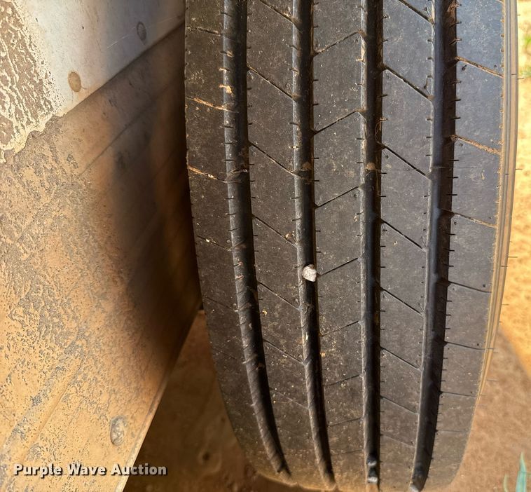 image for item EJ4646 2008 Blue Ribbon SS 406 horse trailer