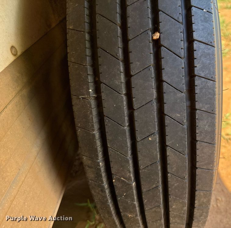 image for item EJ4646 2008 Blue Ribbon SS 406 horse trailer