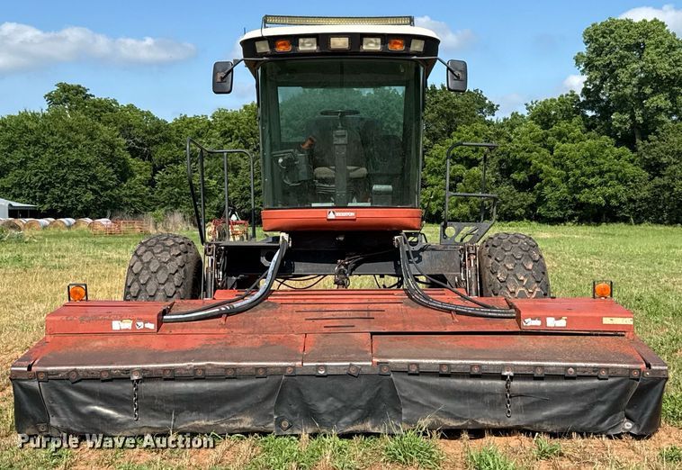 image for item EJ4682 1999 Hesston 8550 swather / windrower