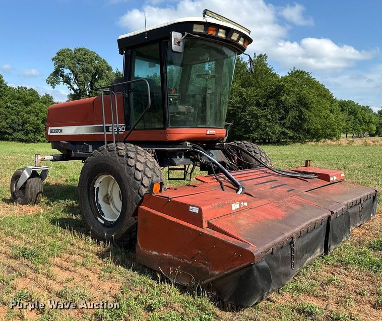 image for item EJ4682 1999 Hesston 8550 swather / windrower