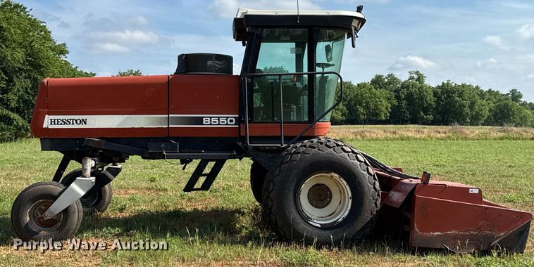 image for item EJ4682 1999 Hesston 8550 swather / windrower