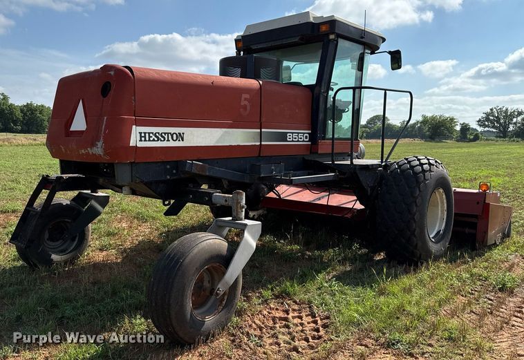 image for item EJ4682 1999 Hesston 8550 swather / windrower