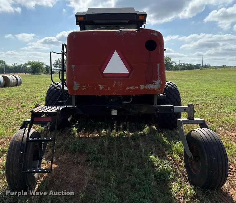 image for item EJ4682 1999 Hesston 8550 swather / windrower