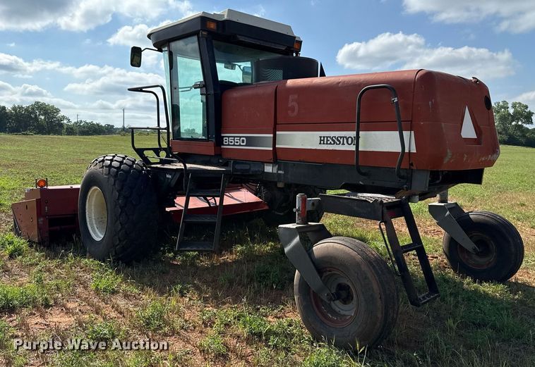 image for item EJ4682 1999 Hesston 8550 swather / windrower