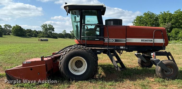 image for item EJ4682 1999 Hesston 8550 swather / windrower