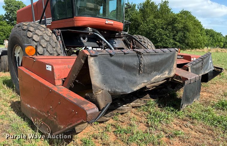 image for item EJ4682 1999 Hesston 8550 swather / windrower