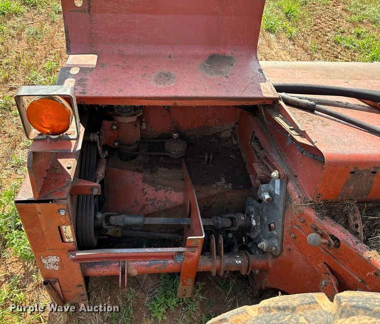 image for item EJ4682 1999 Hesston 8550 swather / windrower