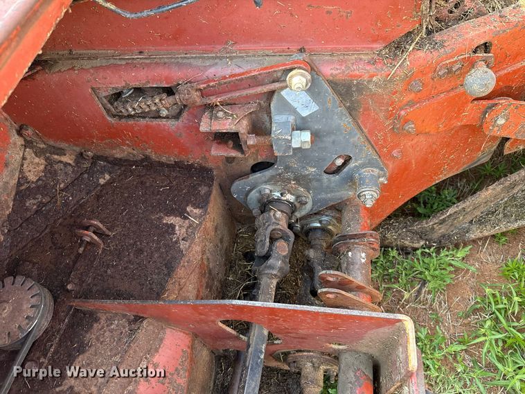 image for item EJ4682 1999 Hesston 8550 swather / windrower