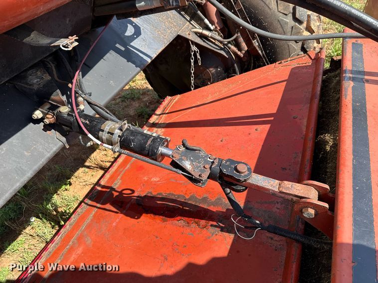 image for item EJ4682 1999 Hesston 8550 swather / windrower