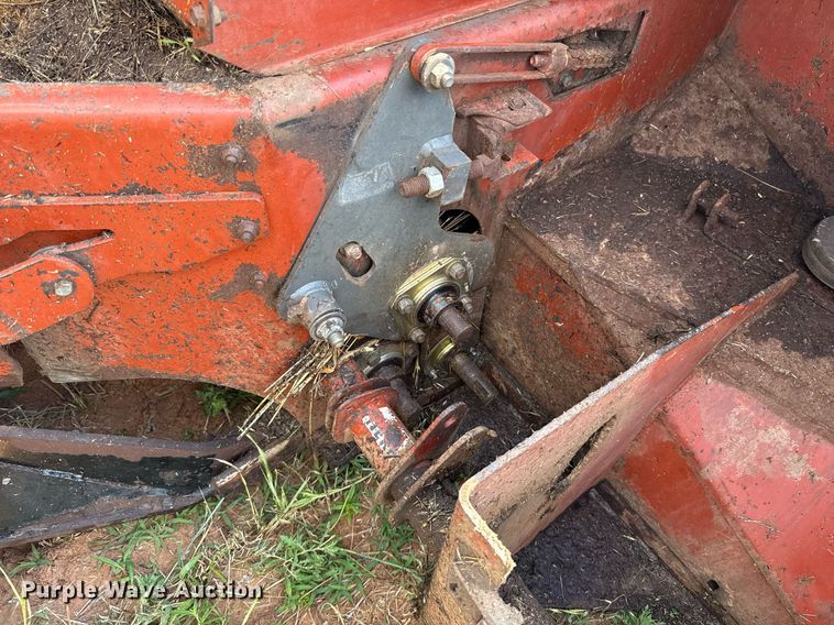 image for item EJ4682 1999 Hesston 8550 swather / windrower