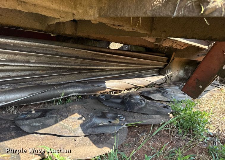 image for item EJ4682 1999 Hesston 8550 swather / windrower