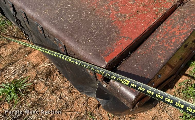 image for item EJ4682 1999 Hesston 8550 swather / windrower