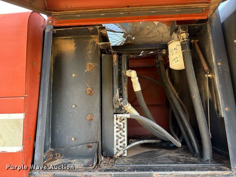 image for item EJ4682 1999 Hesston 8550 swather / windrower