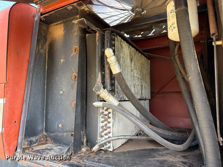 image for item EJ4682 1999 Hesston 8550 swather / windrower