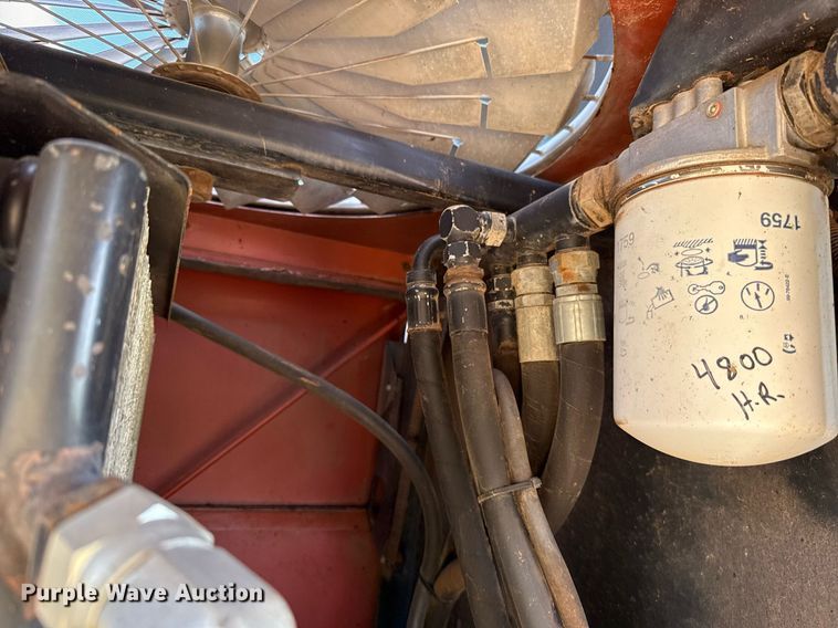 image for item EJ4682 1999 Hesston 8550 swather / windrower