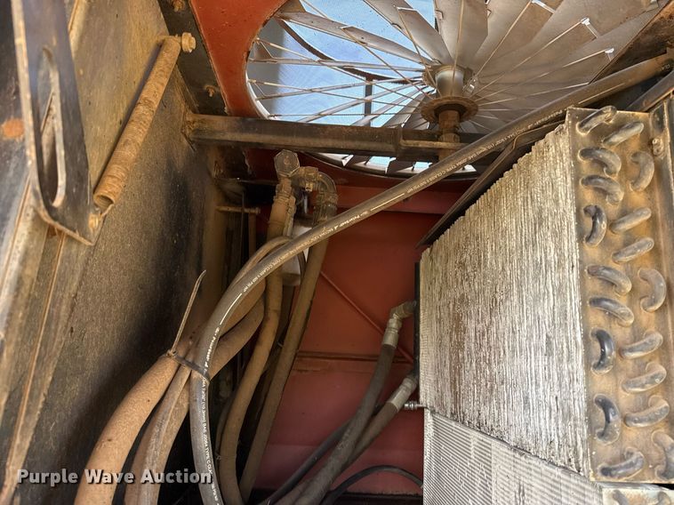 image for item EJ4682 1999 Hesston 8550 swather / windrower