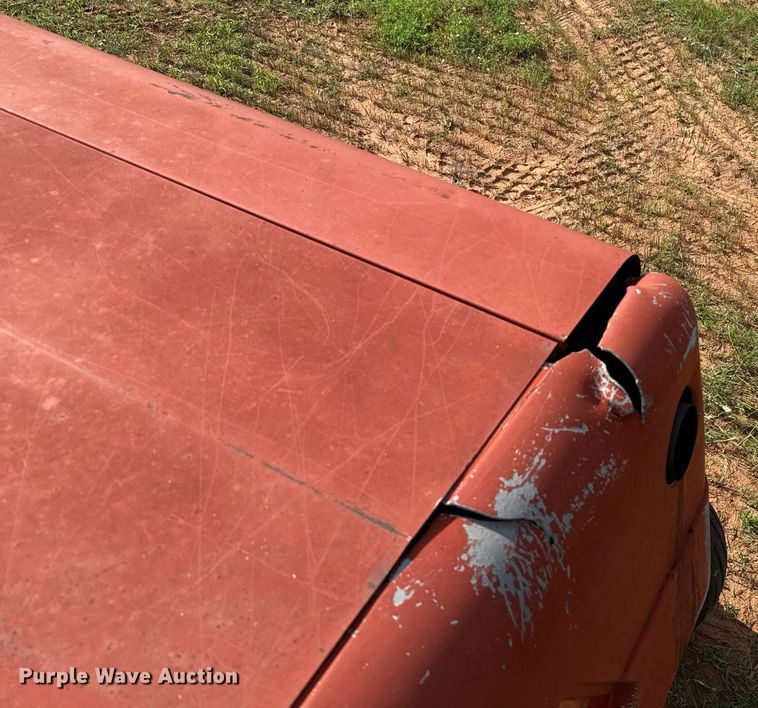 image for item EJ4682 1999 Hesston 8550 swather / windrower