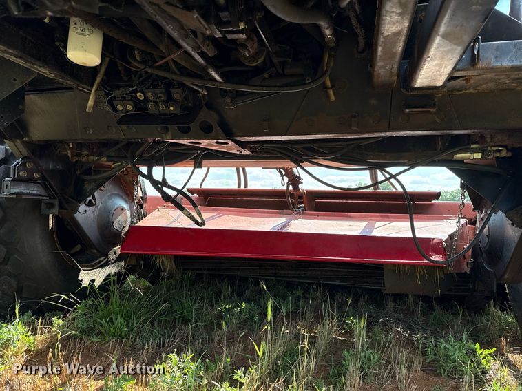 image for item EJ4682 1999 Hesston 8550 swather / windrower
