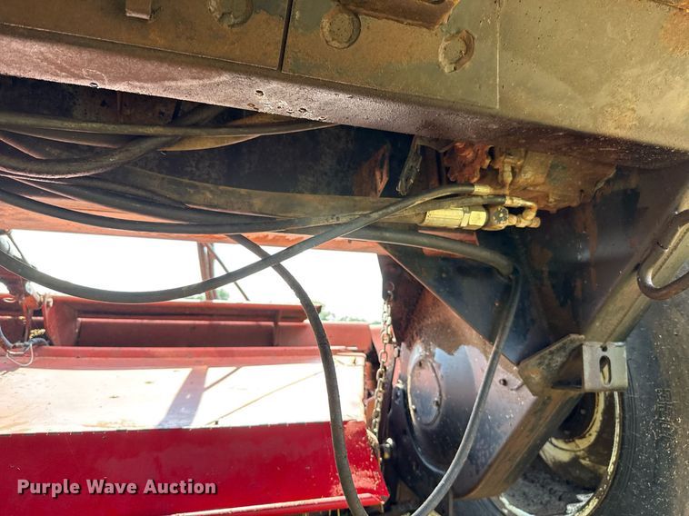 image for item EJ4682 1999 Hesston 8550 swather / windrower
