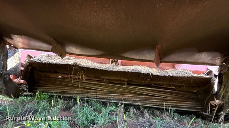 image for item EJ4682 1999 Hesston 8550 swather / windrower