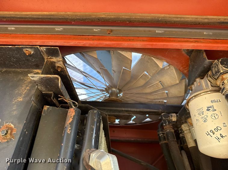 image for item EJ4682 1999 Hesston 8550 swather / windrower