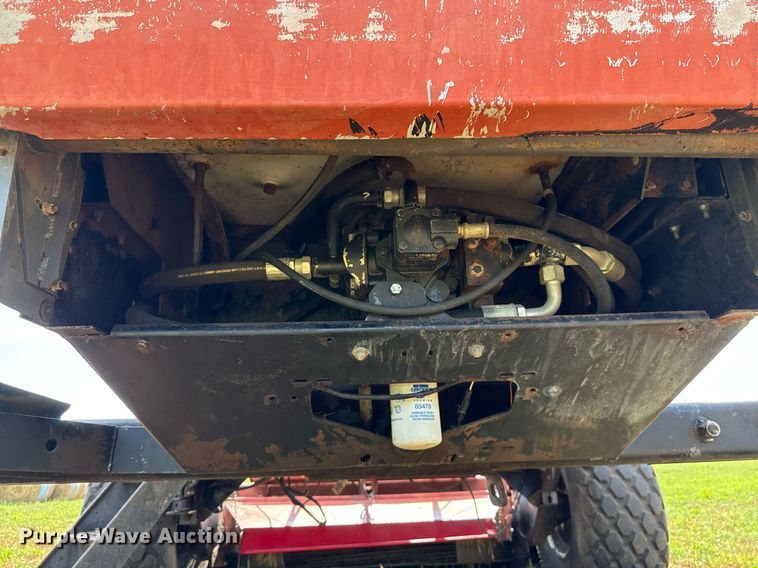 image for item EJ4682 1999 Hesston 8550 swather / windrower