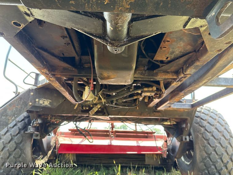 image for item EJ4682 1999 Hesston 8550 swather / windrower