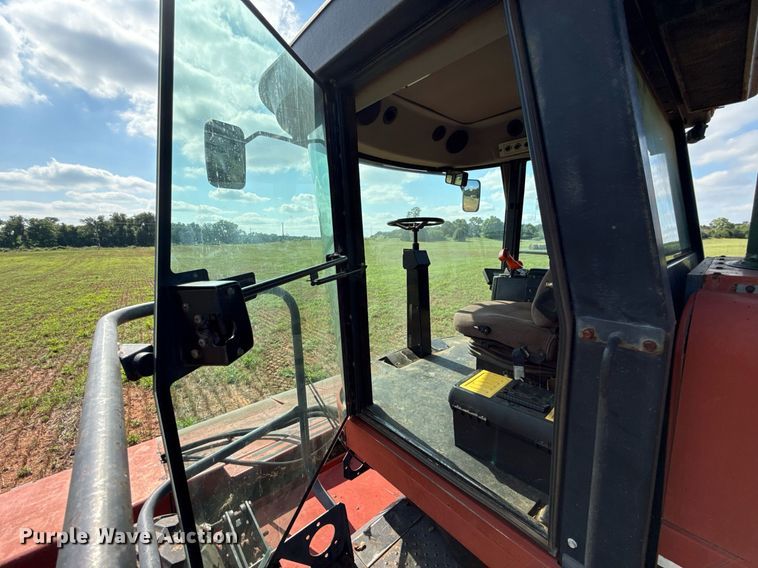 image for item EJ4682 1999 Hesston 8550 swather / windrower