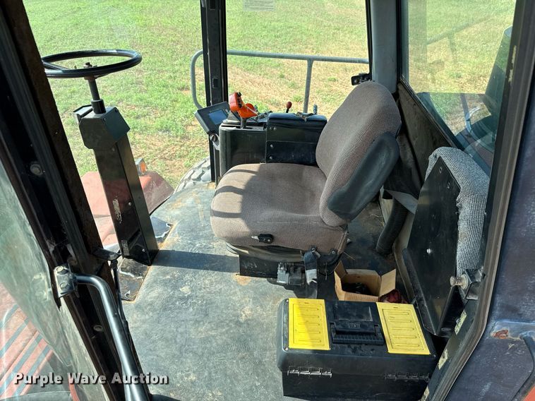 image for item EJ4682 1999 Hesston 8550 swather / windrower