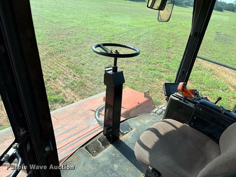 image for item EJ4682 1999 Hesston 8550 swather / windrower