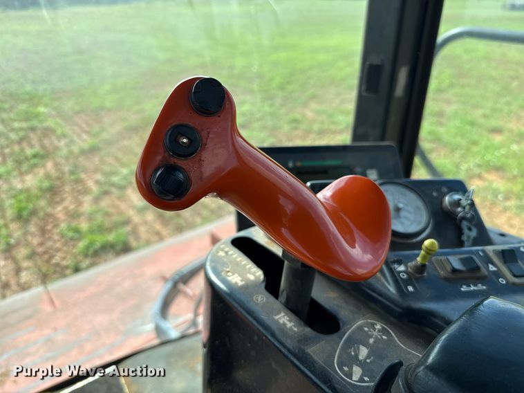 image for item EJ4682 1999 Hesston 8550 swather / windrower