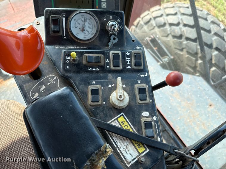 image for item EJ4682 1999 Hesston 8550 swather / windrower