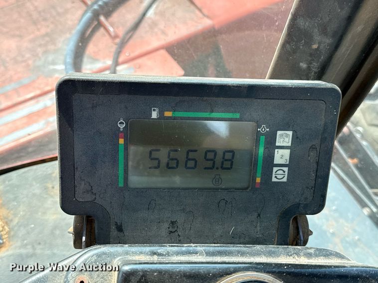 image for item EJ4682 1999 Hesston 8550 swather / windrower