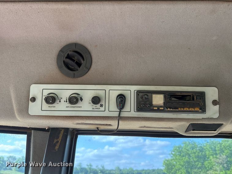 image for item EJ4682 1999 Hesston 8550 swather / windrower