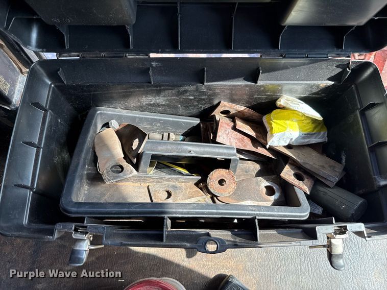 image for item EJ4682 1999 Hesston 8550 swather / windrower