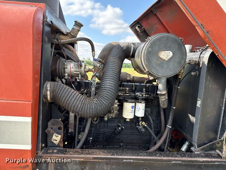 image for item EJ4682 1999 Hesston 8550 swather / windrower