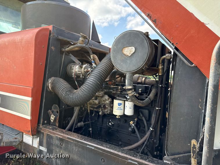 image for item EJ4682 1999 Hesston 8550 swather / windrower