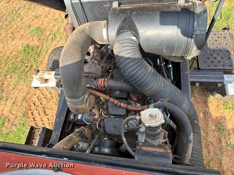 image for item EJ4682 1999 Hesston 8550 swather / windrower