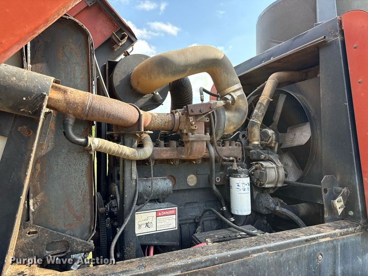 image for item EJ4682 1999 Hesston 8550 swather / windrower