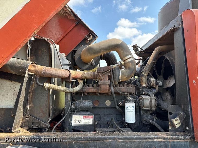 image for item EJ4682 1999 Hesston 8550 swather / windrower