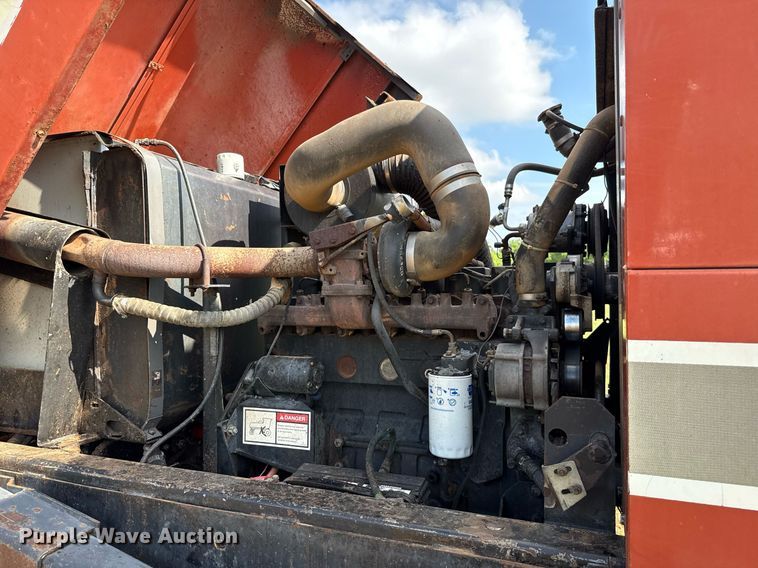 image for item EJ4682 1999 Hesston 8550 swather / windrower