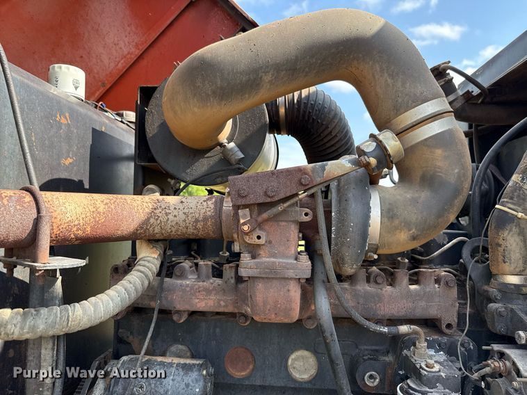 image for item EJ4682 1999 Hesston 8550 swather / windrower