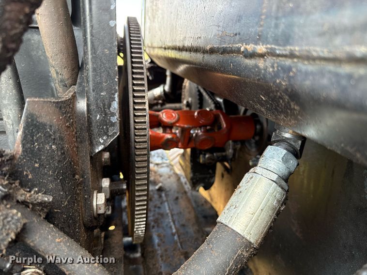 image for item EJ4682 1999 Hesston 8550 swather / windrower