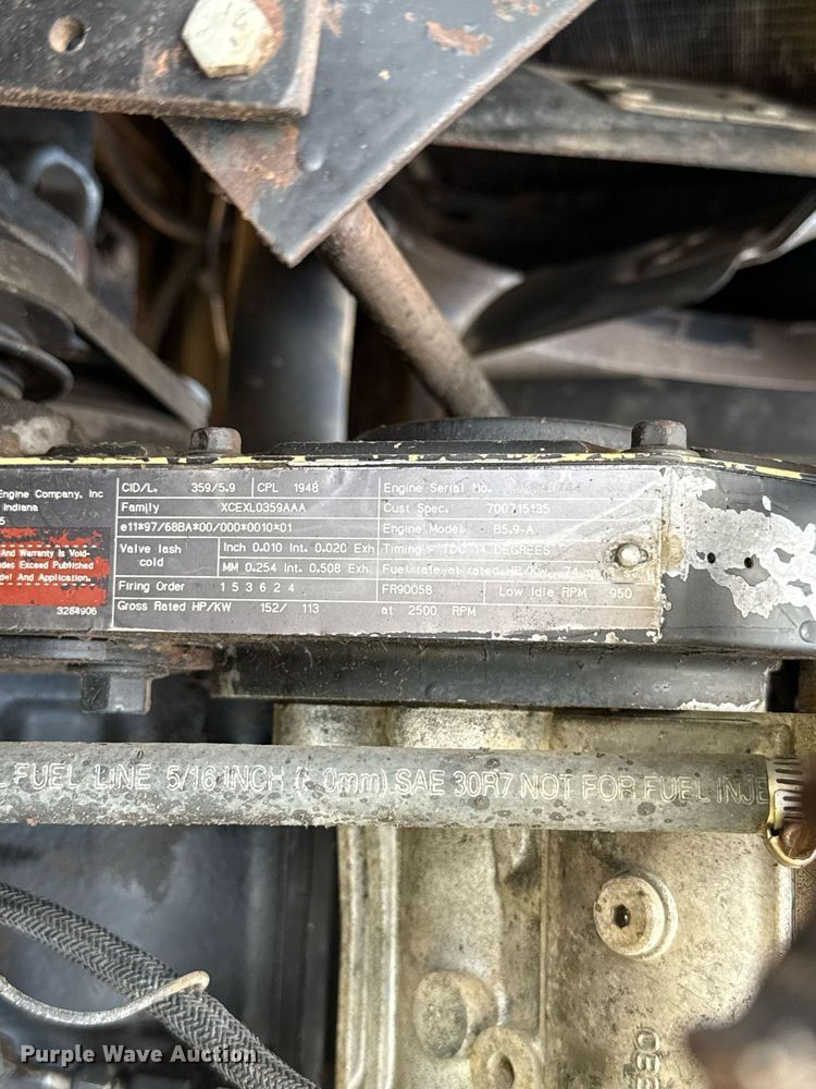 image for item EJ4682 1999 Hesston 8550 swather / windrower