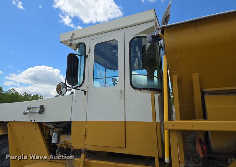 image for item EM7368 Ag-Chem 1253 spreader