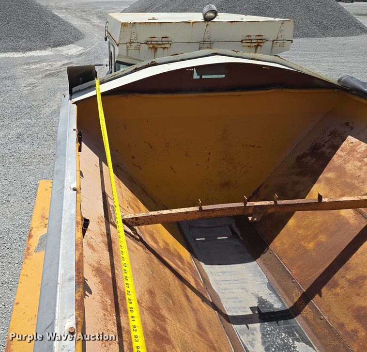 image for item EM7368 Ag-Chem 1253 spreader