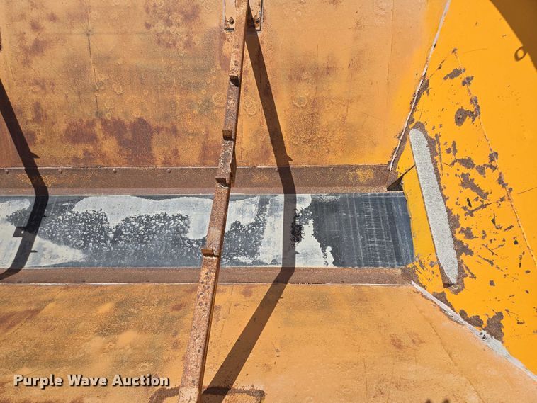 image for item EM7368 Ag-Chem 1253 spreader