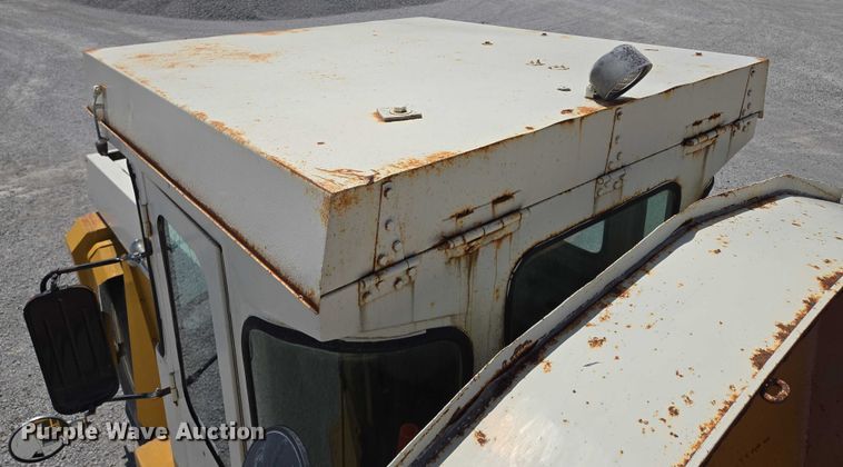 image for item EM7368 Ag-Chem 1253 spreader