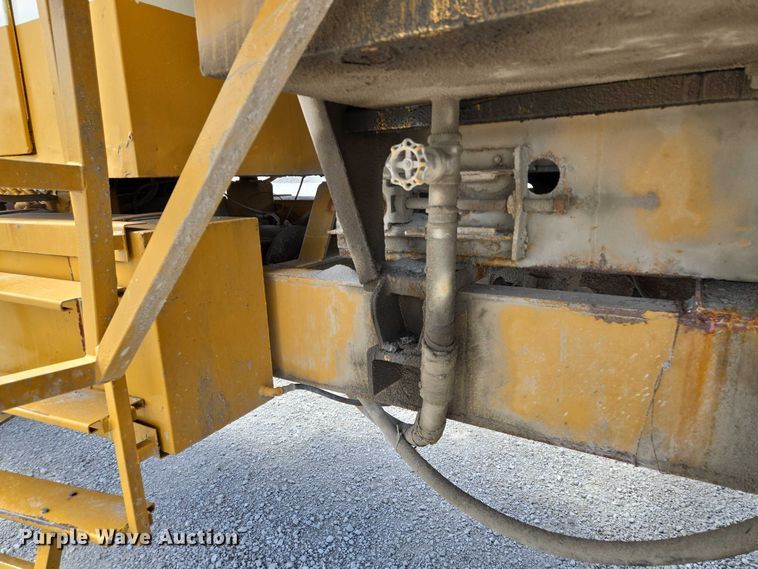 image for item EM7368 Ag-Chem 1253 spreader